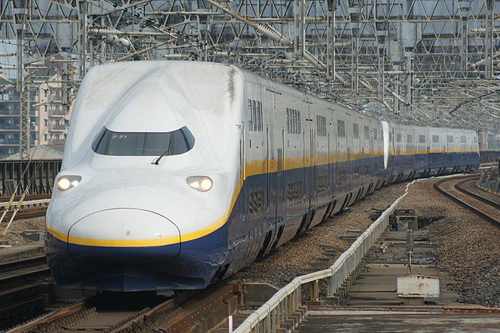 JR_East_Shinkansen_E4.jpg